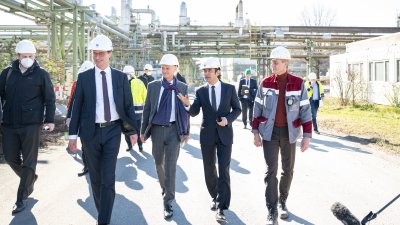 Ministerpräsident Hendrik Wüst besucht Air Liquide in Oberhausen