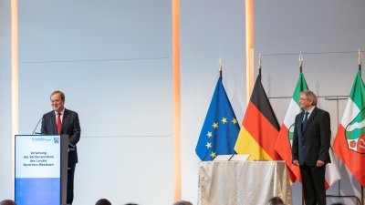 Ministerpräsident Armin Laschet zeichnet 13 Bürgerinnen und Bürger mit dem Verdienstorden des Landes Nordrhein-Westfalen aus