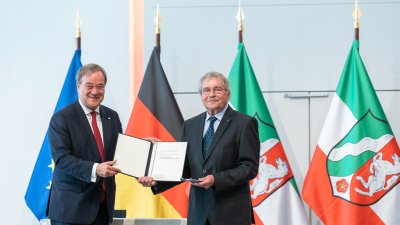 Ministerpräsident Armin Laschet zeichnet 13 Bürgerinnen und Bürger mit dem Verdienstorden des Landes Nordrhein-Westfalen aus