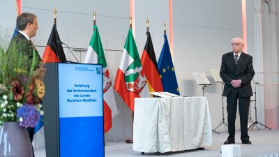 Ministerpräsident Armin Laschet zeichnet 13 Bürgerinnen und Bürger mit dem Verdienstorden des Landes Nordrhein-Westfalen aus