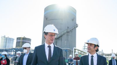 Ministerpräsident Hendrik Wüst besucht Air Liquide in Oberhausen