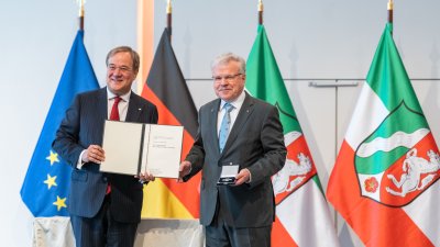Ministerpräsident Armin Laschet zeichnet 13 Bürgerinnen und Bürger mit dem Verdienstorden des Landes Nordrhein-Westfalen aus