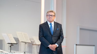 Ministerpräsident Armin Laschet zeichnet 13 Bürgerinnen und Bürger mit dem Verdienstorden des Landes Nordrhein-Westfalen aus