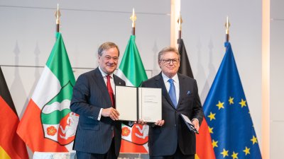 Ministerpräsident Armin Laschet zeichnet 13 Bürgerinnen und Bürger mit dem Verdienstorden des Landes Nordrhein-Westfalen aus
