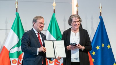 Ministerpräsident Armin Laschet zeichnet 13 Bürgerinnen und Bürger mit dem Verdienstorden des Landes Nordrhein-Westfalen aus