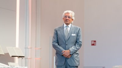 Ministerpräsident Armin Laschet zeichnet 13 Bürgerinnen und Bürger mit dem Verdienstorden des Landes Nordrhein-Westfalen aus
