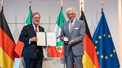 Ministerpräsident Armin Laschet zeichnet 13 Bürgerinnen und Bürger mit dem Verdienstorden des Landes Nordrhein-Westfalen aus