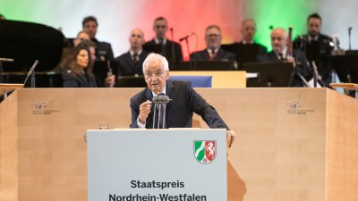 Ministerpräsident Armin Laschet verleiht den Staatspreis 2019 an Prof. Klaus Töpfer
