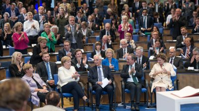 Ministerpräsident Armin Laschet verleiht den Staatspreis 2019 an Prof. Klaus Töpfer