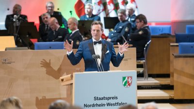 Ministerpräsident Armin Laschet verleiht den Staatspreis 2019 an Prof. Klaus Töpfer
