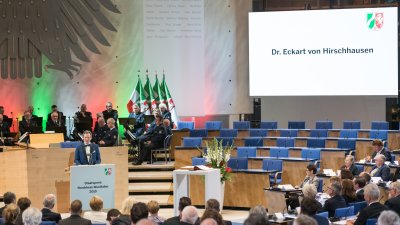 Ministerpräsident Armin Laschet verleiht den Staatspreis 2019 an Prof. Klaus Töpfer