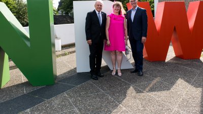 Staatssekretärin Andrea Milz überreicht Sportplakette des Landes Nordrhein-Westfalen