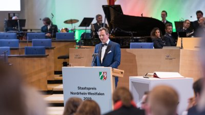 Ministerpräsident Armin Laschet verleiht den Staatspreis 2019 an Prof. Klaus Töpfer