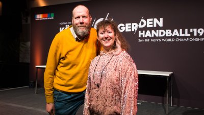 Staatssekretärin Andrea Milz mit Einem der Gewinner.