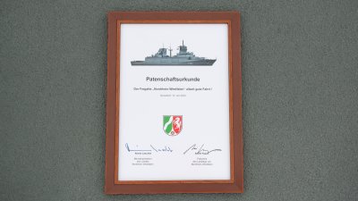 Ministerpräsident Armin Laschet nimmt an der Feier zur Indienststellung der Fregatte Nordrhein-Westfalen teil