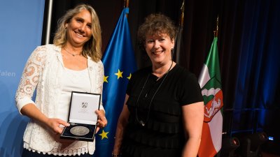 Staatssekretärin Andrea Milz überreicht Sportplakette des Landes Nordrhein-Westfalen