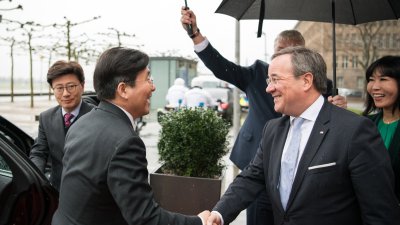 Ministerpräsident Armin Laschet empfängt den Minister für Handel, Industrie und Energie der Republik Korea, Yun-mo Sung