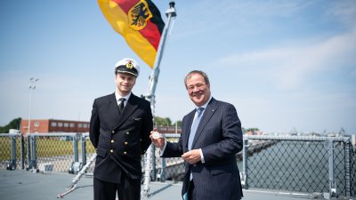 Ministerpräsident Armin Laschet nimmt an der Feier zur Indienststellung der Fregatte Nordrhein-Westfalen teil