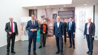Ministerpräsident Hendrik Wüst und Wissenschaftsministerin Isabel Pfeiffer-Poensgen treffen Prof. Benjamin List