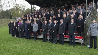 Ministerpräsidentin Hannelore Kraft verleiht Fahnenband an Panzergrenadierbataillon 212 in Augustdorf, 29.04.2013
