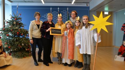 Stellvertetende Ministerpräsidentin Sylvia Löhrmann empfängt 55 Sternsingerinnen und Sternsinger aus NRW