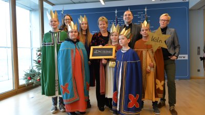 Stellvertetende Ministerpräsidentin Sylvia Löhrmann empfängt 55 Sternsingerinnen und Sternsinger aus NRW