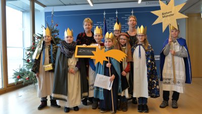 Stellvertetende Ministerpräsidentin Sylvia Löhrmann empfängt 55 Sternsingerinnen und Sternsinger aus NRW