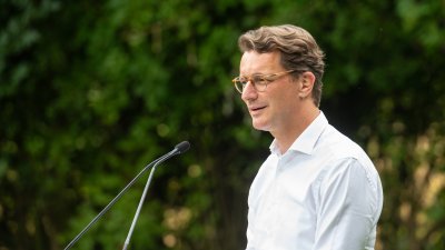 Ministerpräsident Wüst trifft Ehrenpatenkinder und ihre Familien