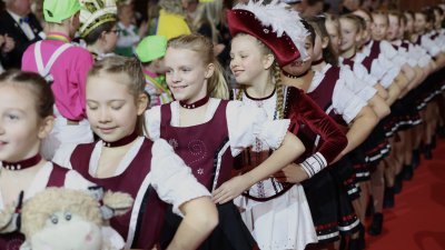 Ministerpräsident Hendrik Wüst empfängt die Kinderprinzenpaare und Kinderdreigestirne aus Nordrhein-Westfalen