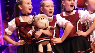 Ministerpräsident Hendrik Wüst empfängt die Kinderprinzenpaare und Kinderdreigestirne aus Nordrhein-Westfalen