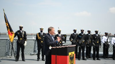 Ministerpräsident Armin Laschet nimmt an der Feier zur Indienststellung der Fregatte Nordrhein-Westfalen teil