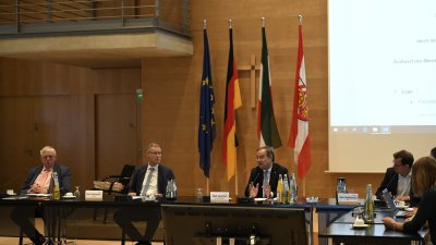 Ministerpräsident Armin Laschet und Gesundheitsminister Karl-Josef Laumann besuchen den Kreis Gütersloh