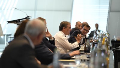 Ministerpräsident Armin Laschet und Gesundheitsminister Karl-Josef Laumann besuchen den Kreis Gütersloh