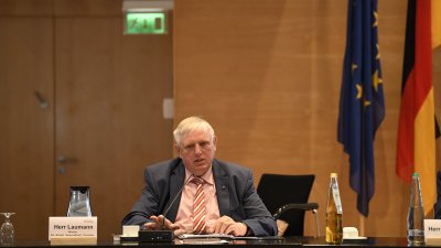 Ministerpräsident Armin Laschet und Gesundheitsminister Karl-Josef Laumann besuchen den Kreis Gütersloh