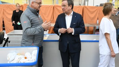 Gemeinsamer Besuch von Ministerpräsident Armin Laschet und Bundesgesundheitsminister Jens Spahn im Universitätsklinikum Düsseldorf