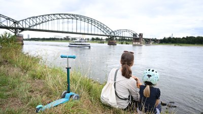 NRW-Tag: Rundgang des Ministerpräsidenten auf der Austellungsmeile im Rheinauhafen