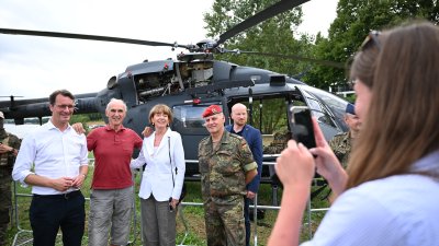 NRW-Tag: Rundgang des Ministerpräsidenten auf der Austellungsmeile im Rheinauhafen