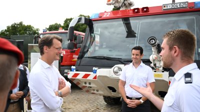 NRW-Tag: Rundgang des Ministerpräsidenten auf der Austellungsmeile im Rheinauhafen