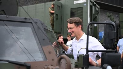 NRW-Tag: Rundgang des Ministerpräsidenten auf der Austellungsmeile im Rheinauhafen