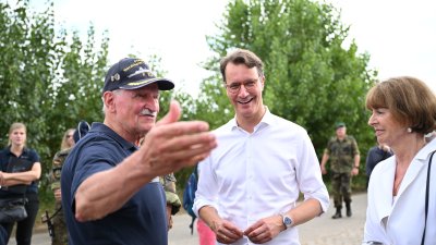 NRW-Tag: Rundgang des Ministerpräsidenten auf der Austellungsmeile im Rheinauhafen