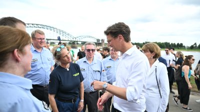 NRW-Tag: Rundgang des Ministerpräsidenten auf der Austellungsmeile im Rheinauhafen