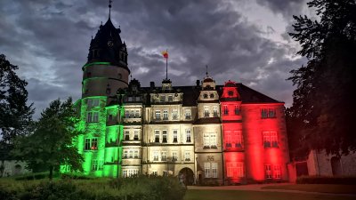 Nordrhein-Westfalen leuchtet: Zum 74. Landesgeburtstag erstrahlen historische Bauwerke in den Landesfarben