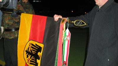 NRW-Fahnenband an Panzerbataillon 203 in Hemer verliehen