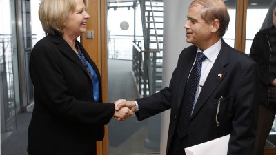 Ministerpräsidentin Kraft empfängt israelischen Botschafter Yakov Hadas-Handelsman, 16.01.2013