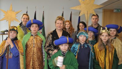 Stellvertretende Ministerpräsidentin Sylvia Löhrmann empfängt Sternsinger, 06.01.2012