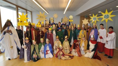 Stellvertretende Ministerpräsidentin Sylvia Löhrmann empfängt Sternsinger, 06.01.2012