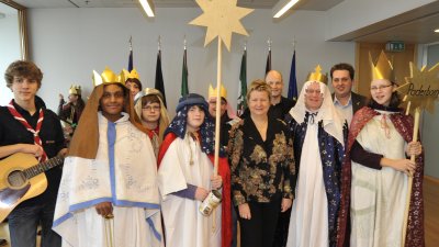 Stellvertretende Ministerpräsidentin Sylvia Löhrmann empfängt Sternsinger, 06.01.2012