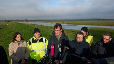Ministerpräsident besucht gemeinsam mit Minister Krischer von Hochwasser bedrohte Gebiete 