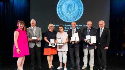 Staatssekretärin Andrea Milz überreicht Sportplakette des Landes Nordrhein-Westfalen