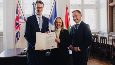 Übergabe des Förderbescheides mit der Bürgermeisterin Sabine Preiser-Mariann 